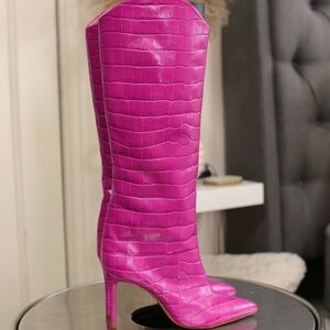 Schutz Maryana boot (fuchsia)